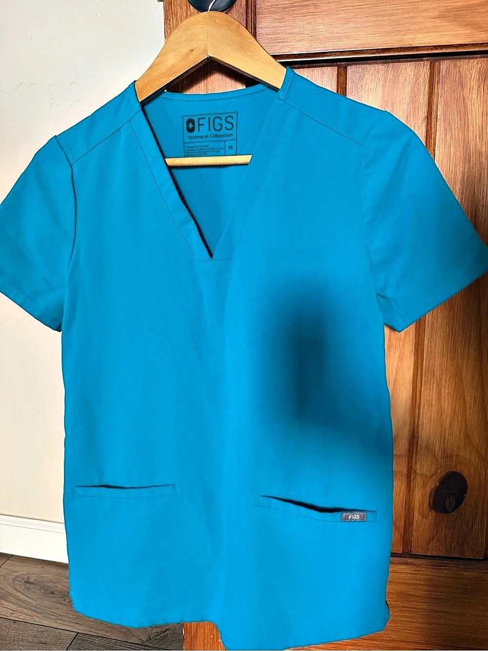 FIGS Teal Turquoise V-Neck Scrub Top Women's Size XS Extra Small EUC